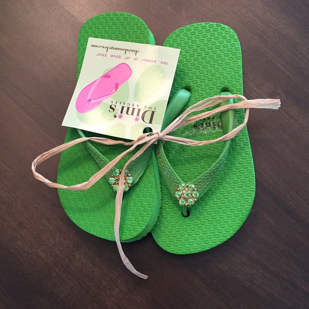 Dini’s Los Angeles NWT flip flops, size 24